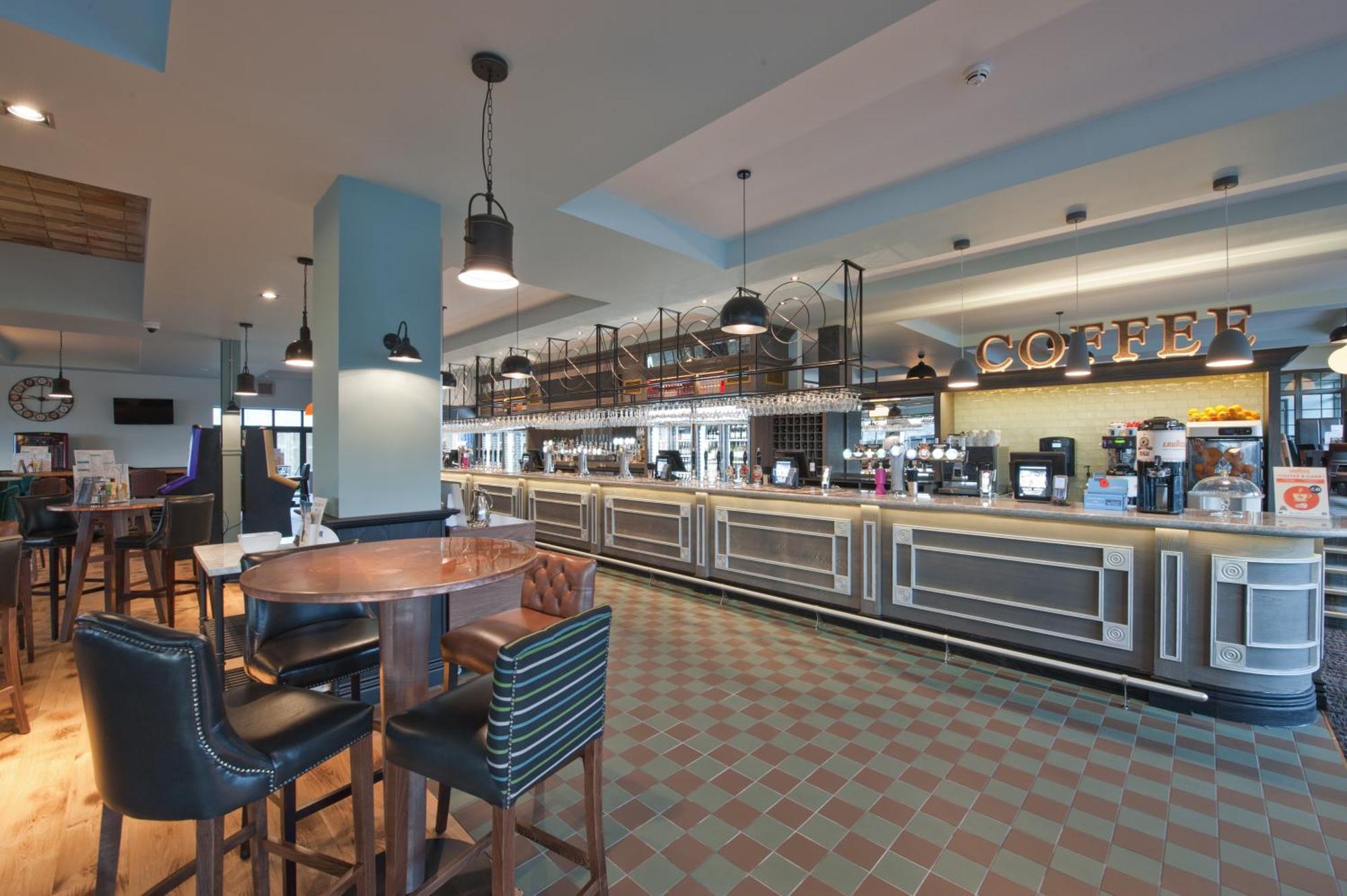 The Saxon Crown Wetherspoon Corby Extérieur photo