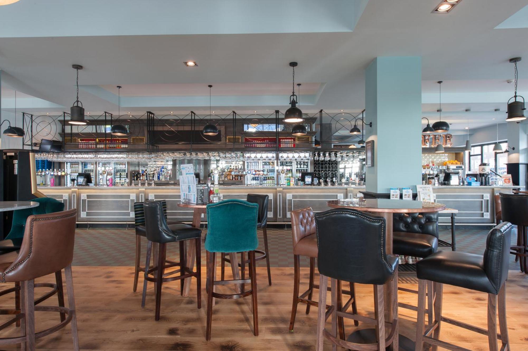 The Saxon Crown Wetherspoon Corby Extérieur photo