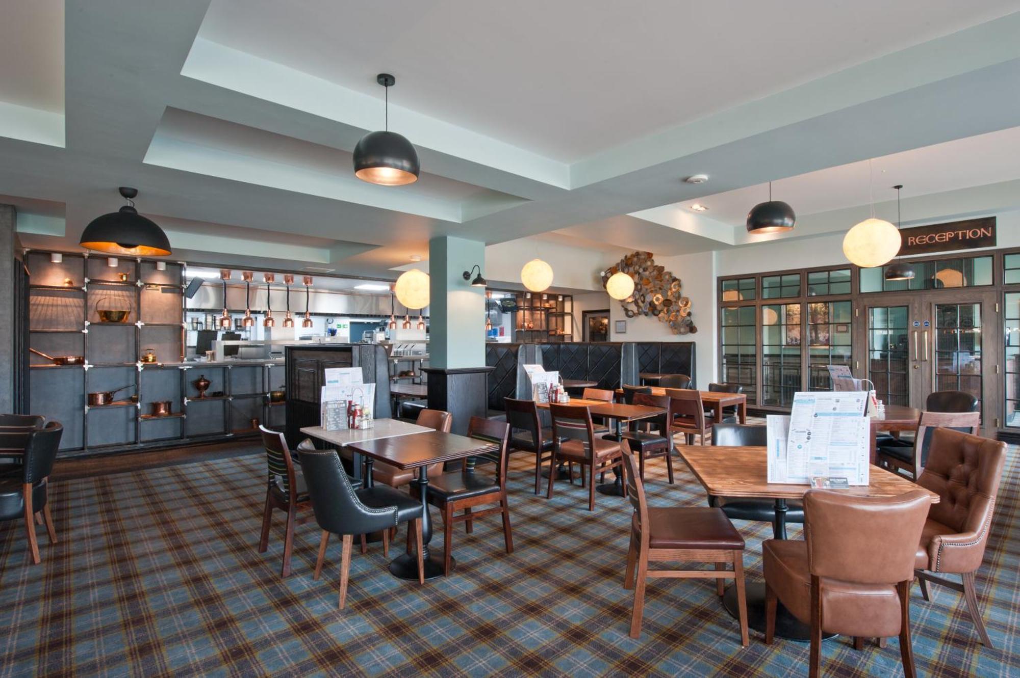 The Saxon Crown Wetherspoon Corby Extérieur photo